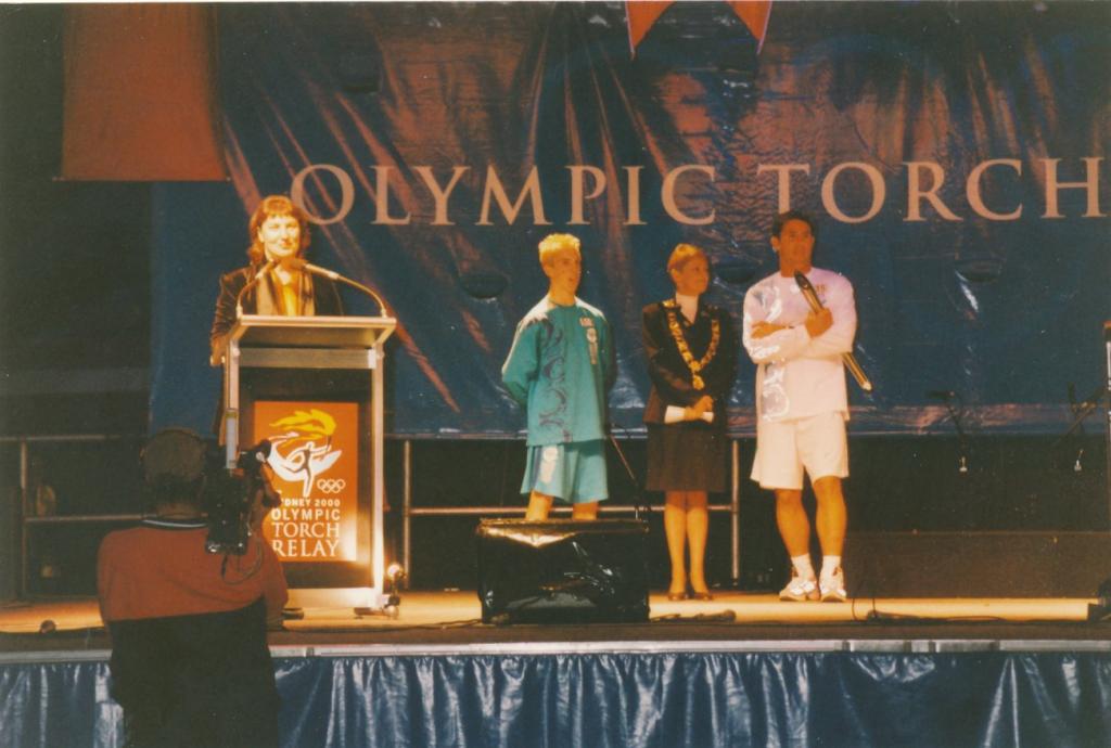 PRS118_108_001: Sydney Olympics Torch Relay in Parramatta, 2000 (City of Parramatta Council Archives)