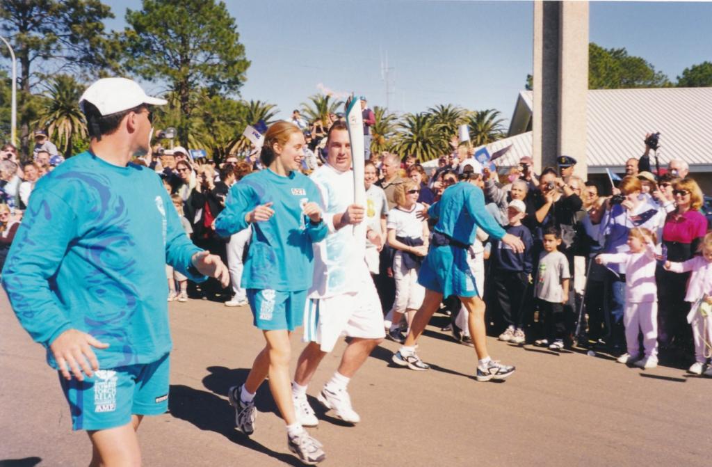 PRS118_115_002: Sydney Olympics Torch Relay in Parramatta, 2000 (City of Parramatta Council Archives)
