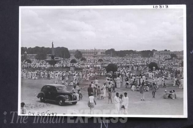 People throng North Block and South Block on August 15, 1947. (Source: Express archive photo)