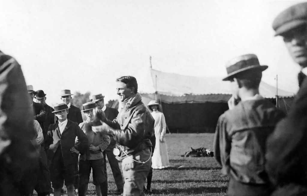 Billy Hart talking to a crowd. Image source: State Library of New South Wales