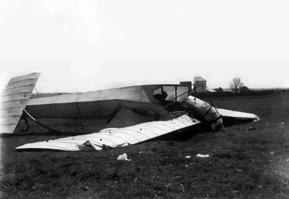 Billy Hart’s crashed Monoplane 1912. Image source: National Library of Australia