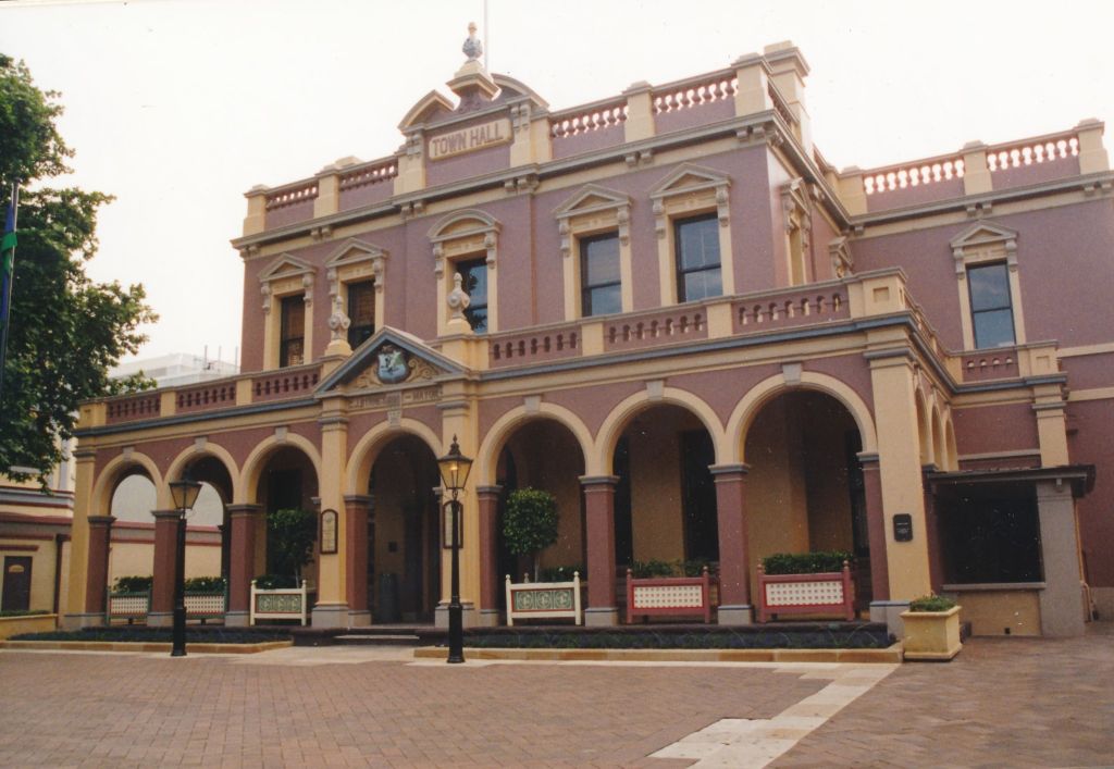 Parramatta Town Hall, 2002. City of Parramatta Heritage Archives: PRS118.