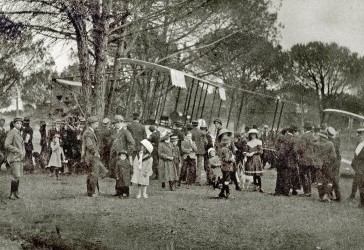 Billy Hart landing in Parramatta Park, 1911. Image Courtesy Mr Robert Shayler, donor. Source: Parramatta Park Trust Collection