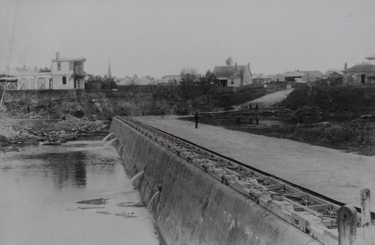 Marsden Street Wier, dam, on the Parramatta River after a flood, circa 1888. (Source: City of Parramatta, 2021, Local Studies Photograph Collection, Object number LSP00293)